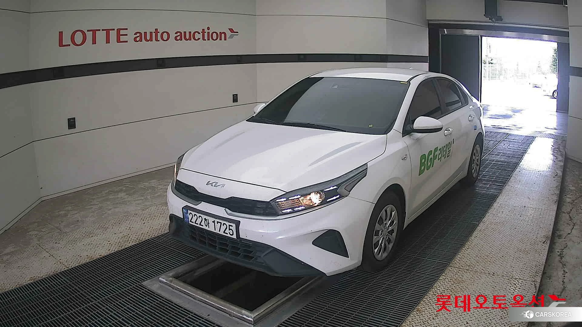 Kia K3 2023 Snow White Pearl из Кореи