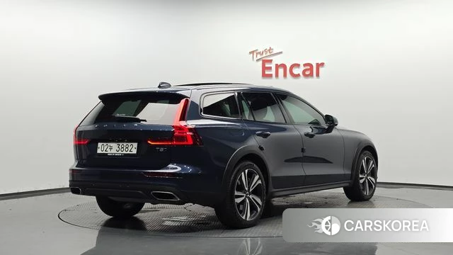 Volvo V60 Cross-Country 2nd Generation 2019 Синий из Кореи