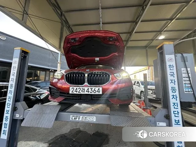 BMW 1 Series (F40) 2021 Красный из Кореи