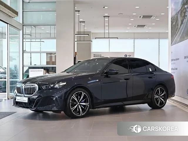 BMW 5 Series (G60) 2024 Черный из Кореи