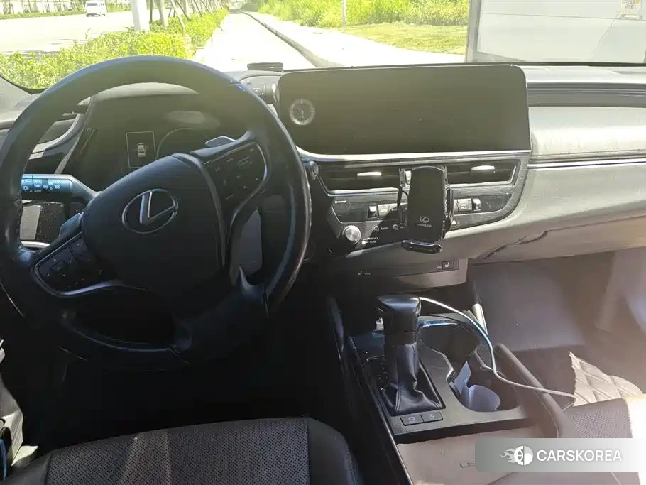Lexus ES 2023 Silver/gray из Китая