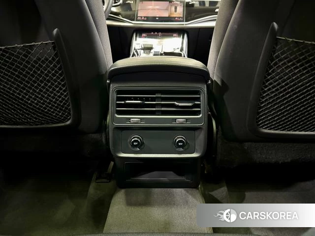 Audi Q7 2022 Черный из Китая