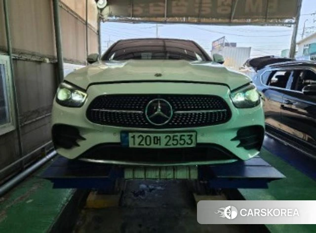 Mercedes-Benz E-Class W213 2021 Белый из Кореи