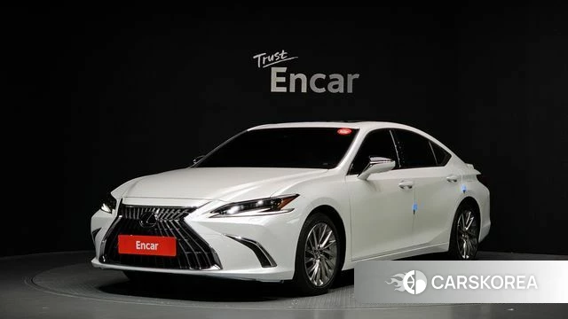 Lexus ES300h 7th generation 2024 Белый из Кореи