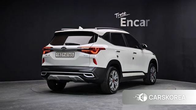 Kia Seltos 2020 Белый из Кореи