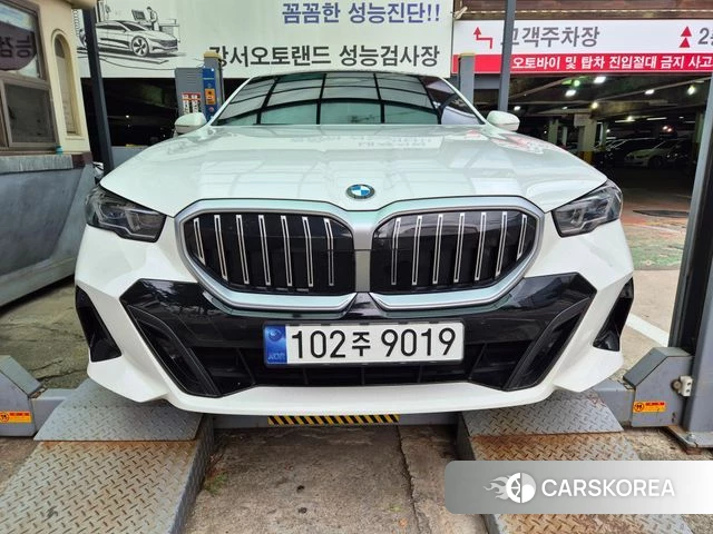 BMW 5 Series (G60) 2023 Белый из Кореи