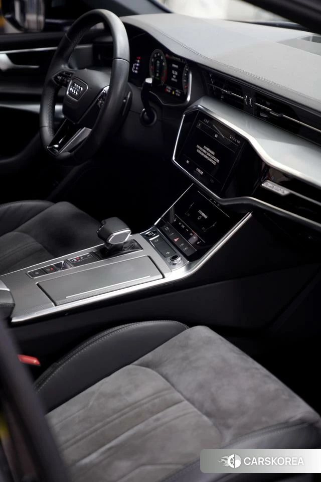 Audi A6L 2021 Черный из Китая