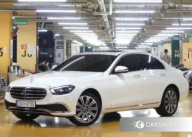 Mercedes-Benz E-Class W213 2023 Белый из Кореи