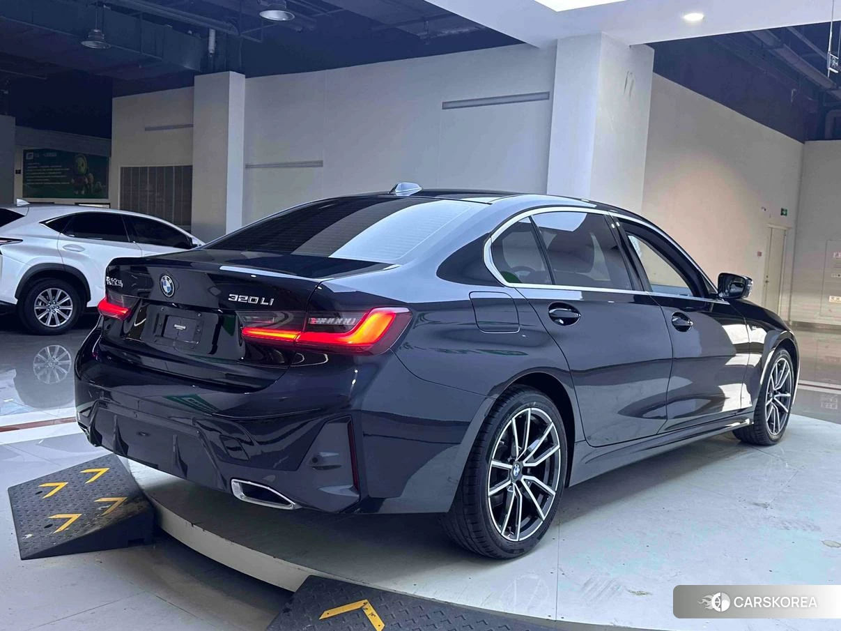 BMW 3 series 2022 Черный из Китая