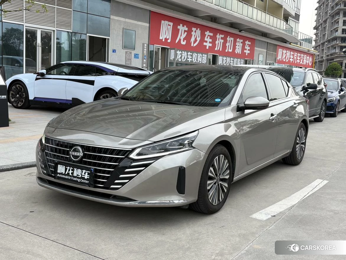 Nissan Teana 2022 Серебристо-серый из Китая