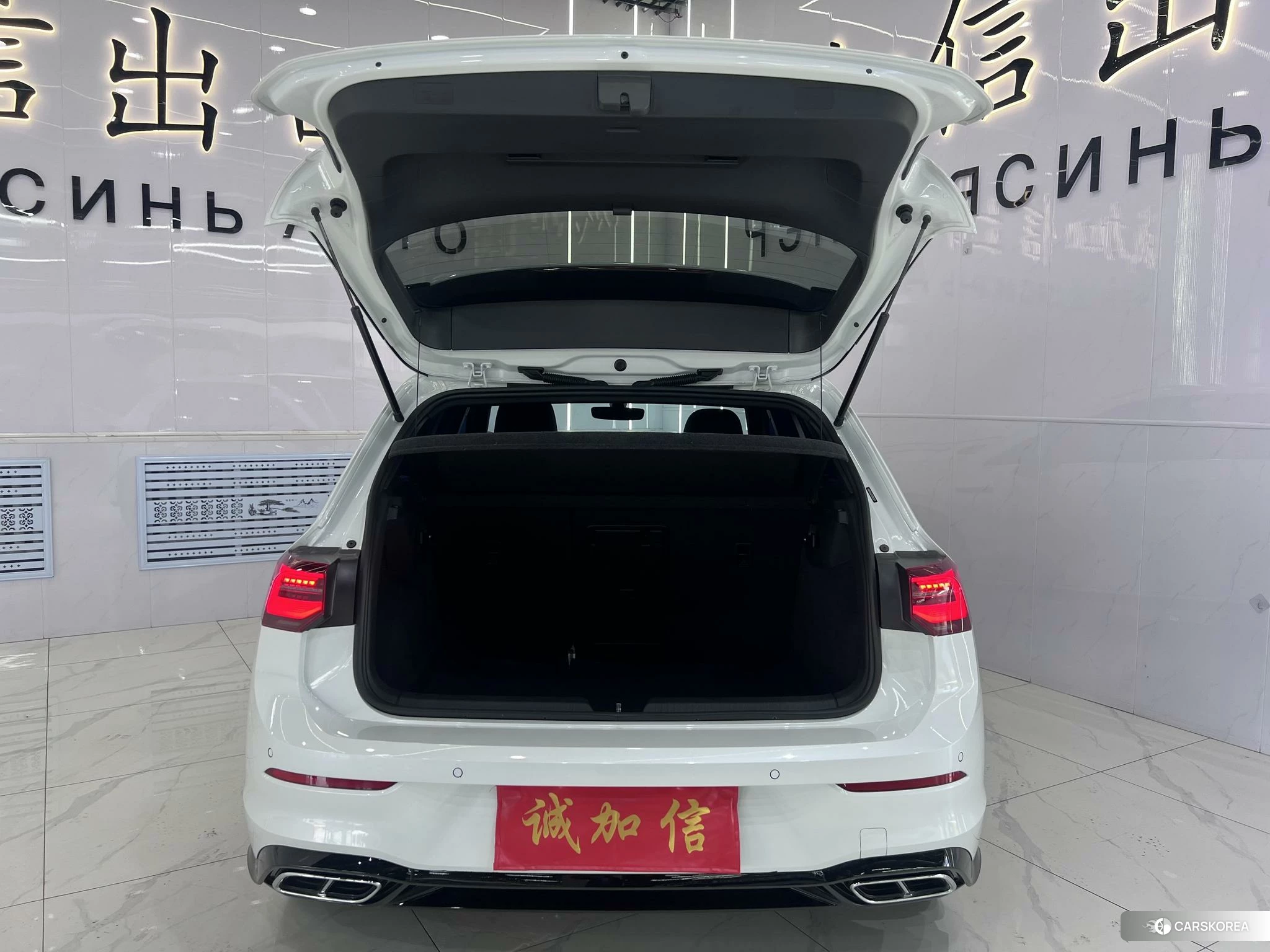 Volkswagen Golf 2023 Белый из Китая