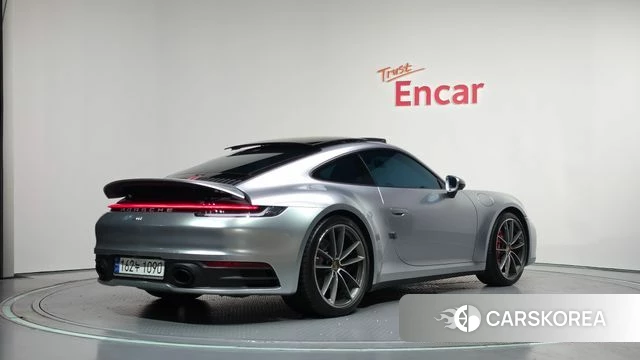 Porsche 911(992) 2023 Серебристо-серый из Кореи