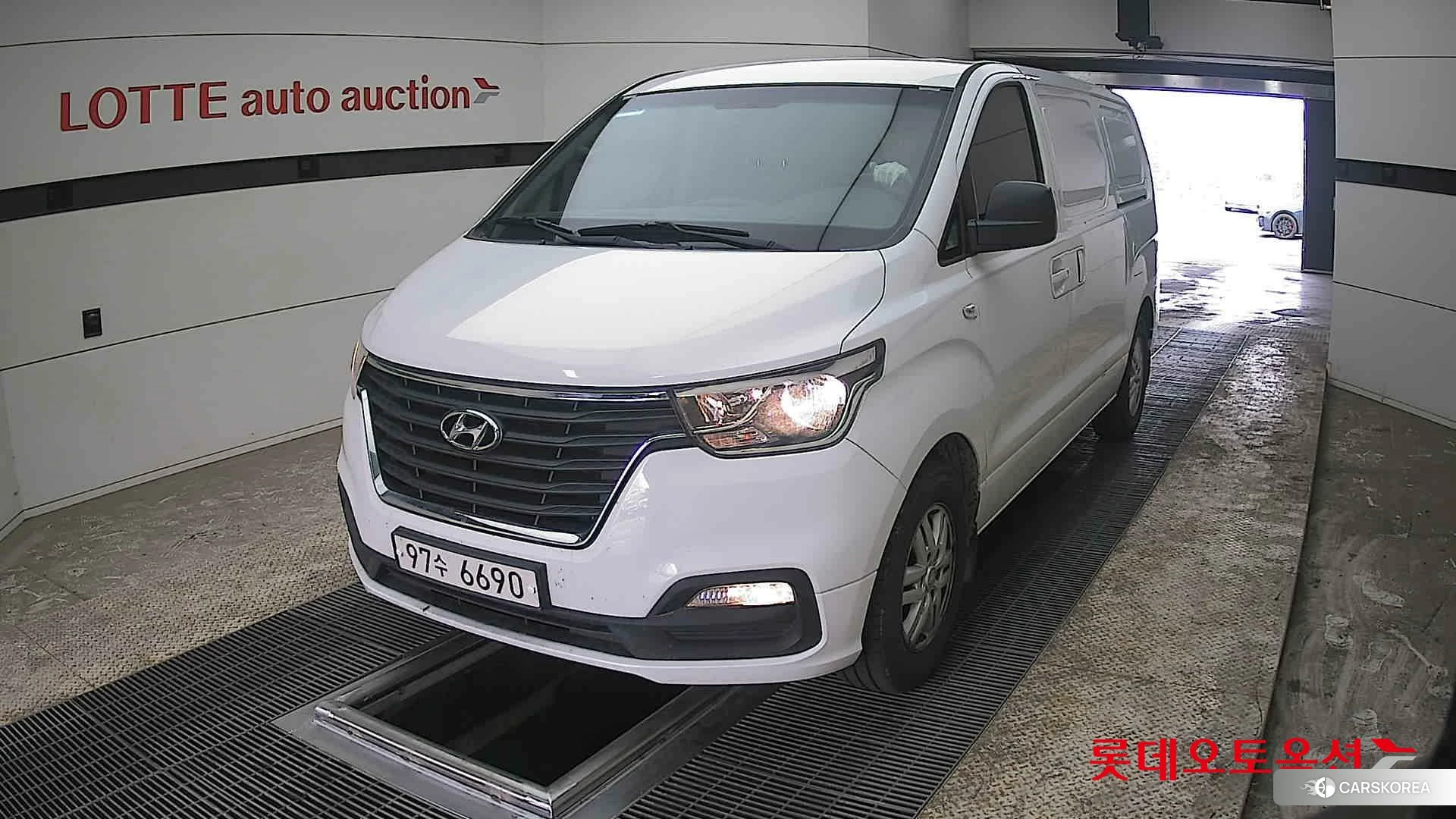 Hyundai Grand Starex 2021 Белый из Кореи