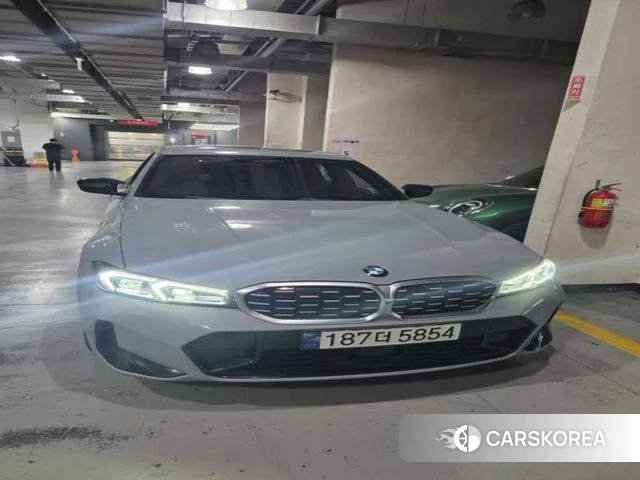 BMW 3 Series (G20) 2023 Светло-серебряный цвет из Кореи