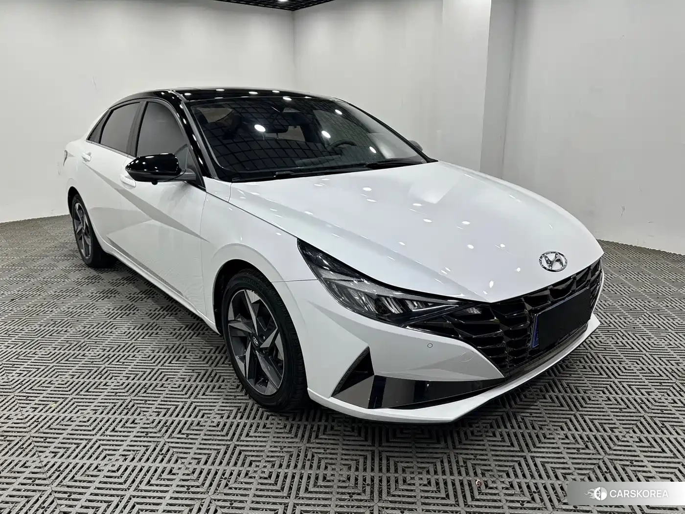 Hyundai Elantra 2022 Белый из Китая