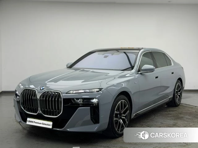 BMW 7 Series (G70) 2025 Небесно-голубой из Кореи