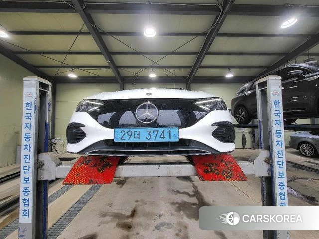 Mercedes-Benz EQE V295 2023 Белый из Кореи