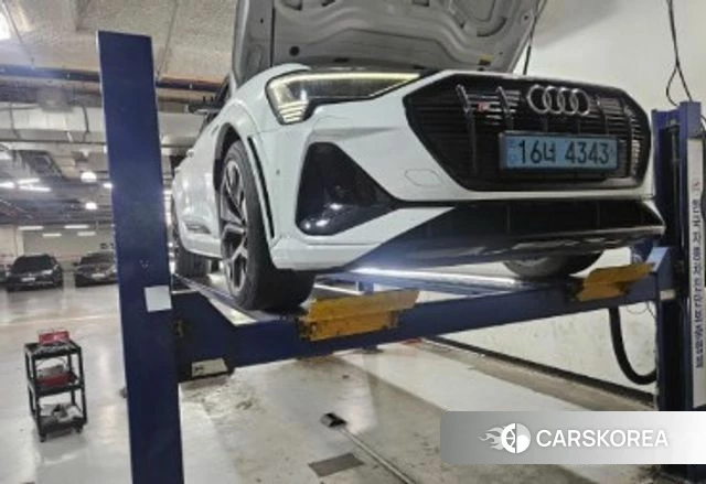 Audi e-Tron 2022 Белый из Кореи