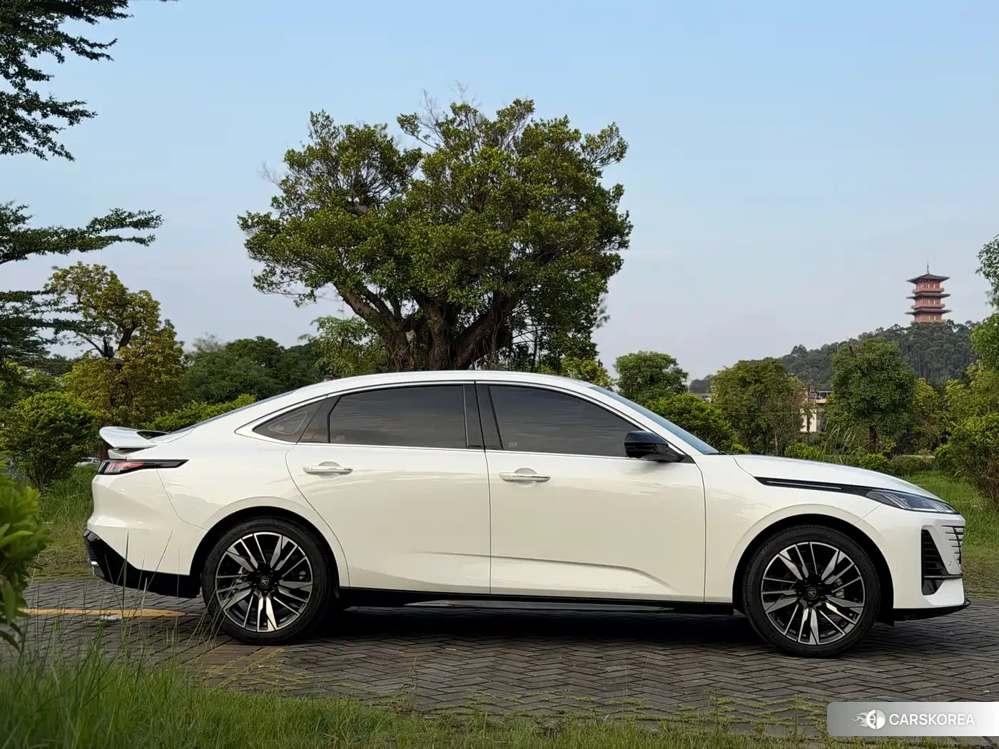 Chang'an Yidong 2025 Белый из Китая