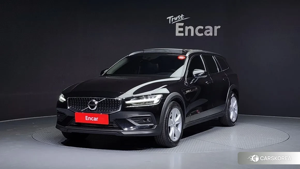 Volvo V60 Cross-Country 2nd Generation 2019 Черный из Кореи