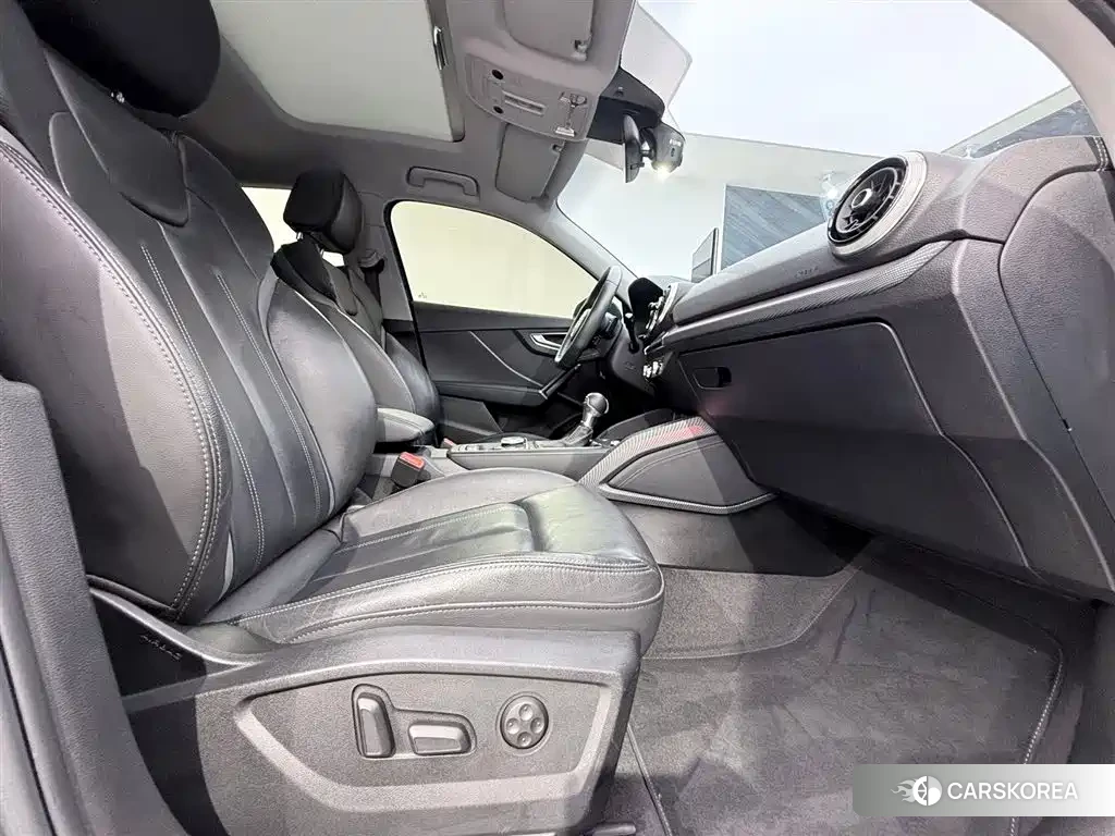 Audi Q2L 2023 Синий из Китая