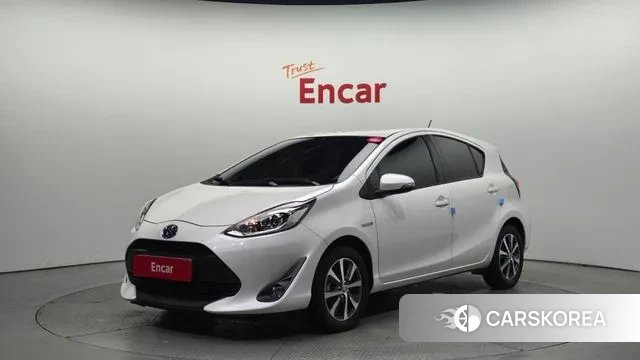 Toyota Prius C 2018 Белый из Кореи