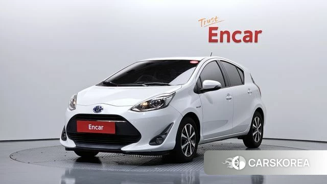 Toyota Prius C 2018 Белый из Кореи