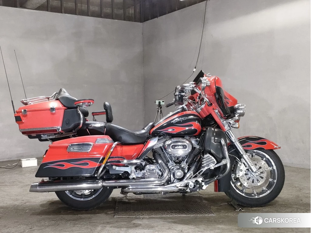Проданный Harley-Davidson Electra Glide FLHTCUSE1800 CVO 2010 из Японии, фото 2