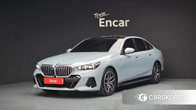 BMW 5 Series (G60) 2024 Светло-серебряный цвет из Кореи