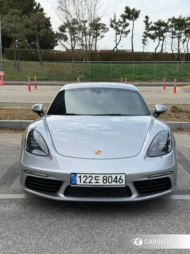 Porsche 718 Cayman 2022 Серебристо-серый из Кореи