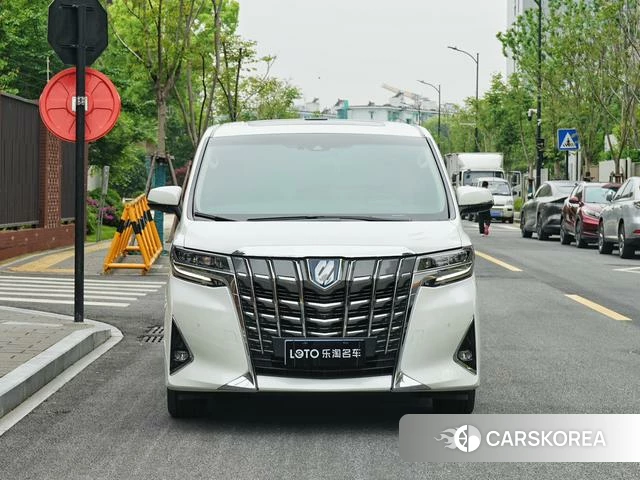 Toyota Elfa 2021 Белый из Китая