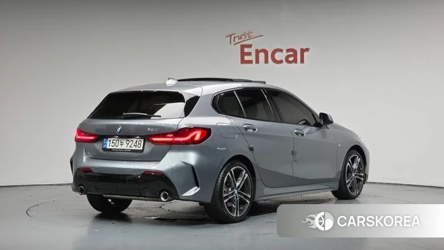 BMW 1 Series (F40) 2022 Серебристо-серый из Кореи