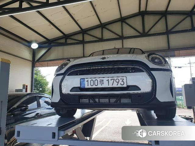 Mini Cooper Convertible 2024 Белый из Кореи