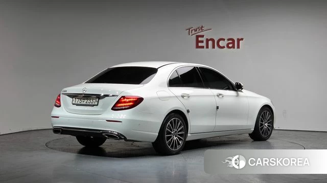 Mercedes-Benz E-Class W213 2019 Белый из Кореи