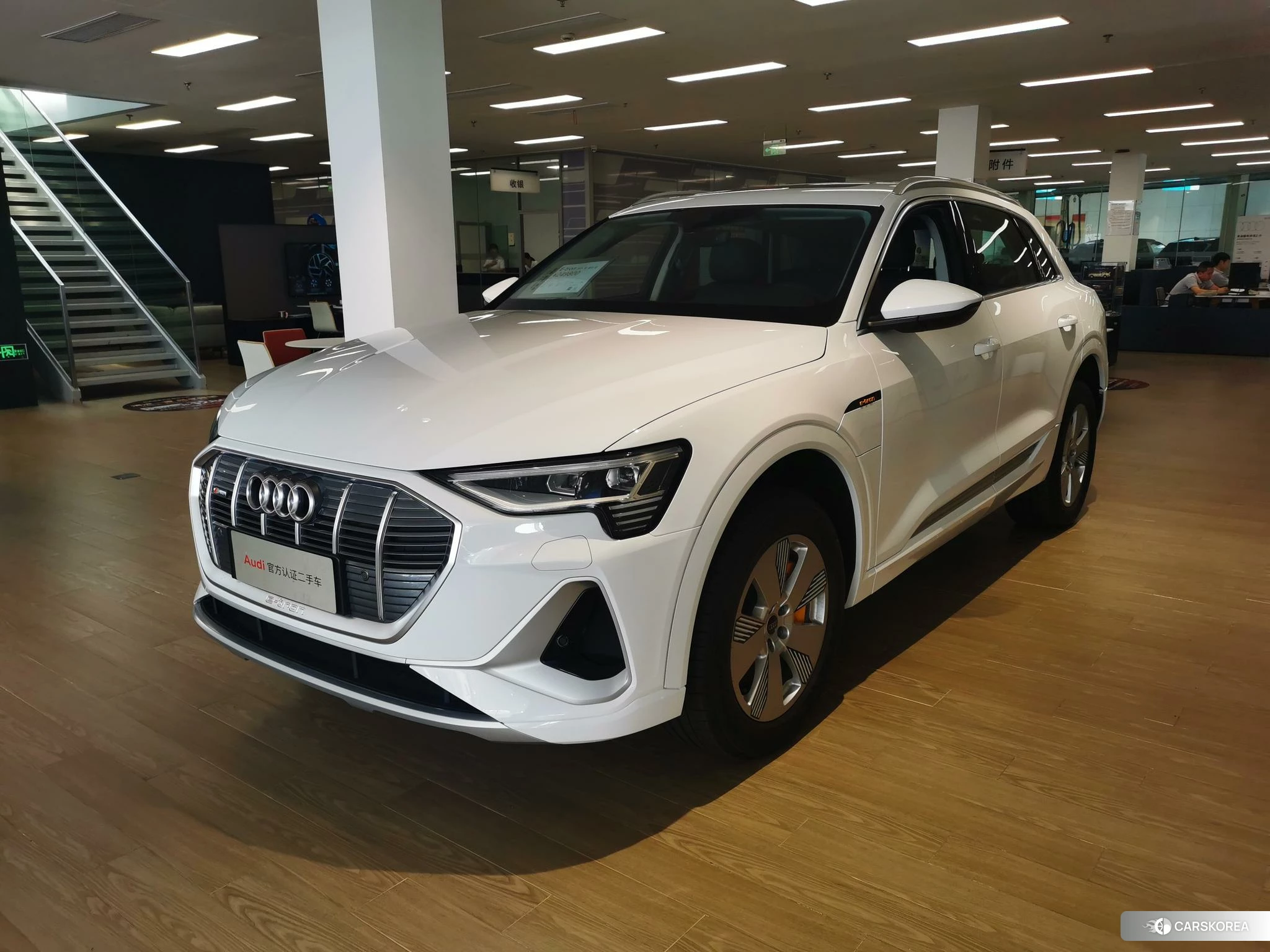 Audi e-tron 2021 Белый из Китая