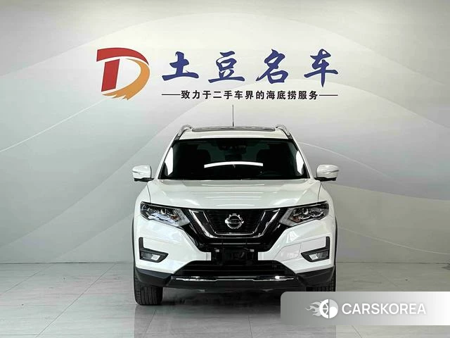 Nissan Qijun 2023 Белый из Китая