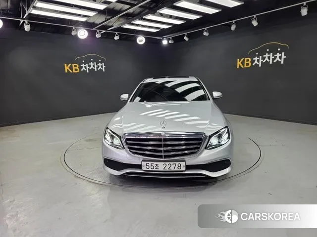 Mercedes-Benz E-Class W213 2018 Серебряный из Кореи