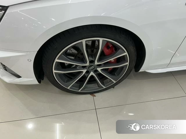 Audi A4L 2021 Белый из Китая