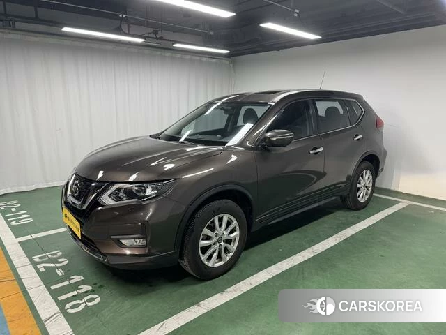 Nissan Qijun 2018 Темно-серый из Китая