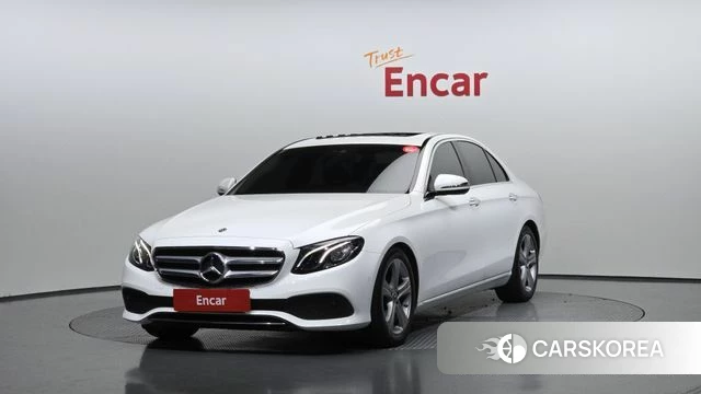 Mercedes-Benz E-Class W213 2018 Белый из Кореи