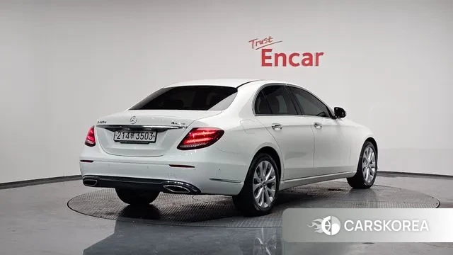 Mercedes-Benz E-Class W213 2019 Белый из Кореи