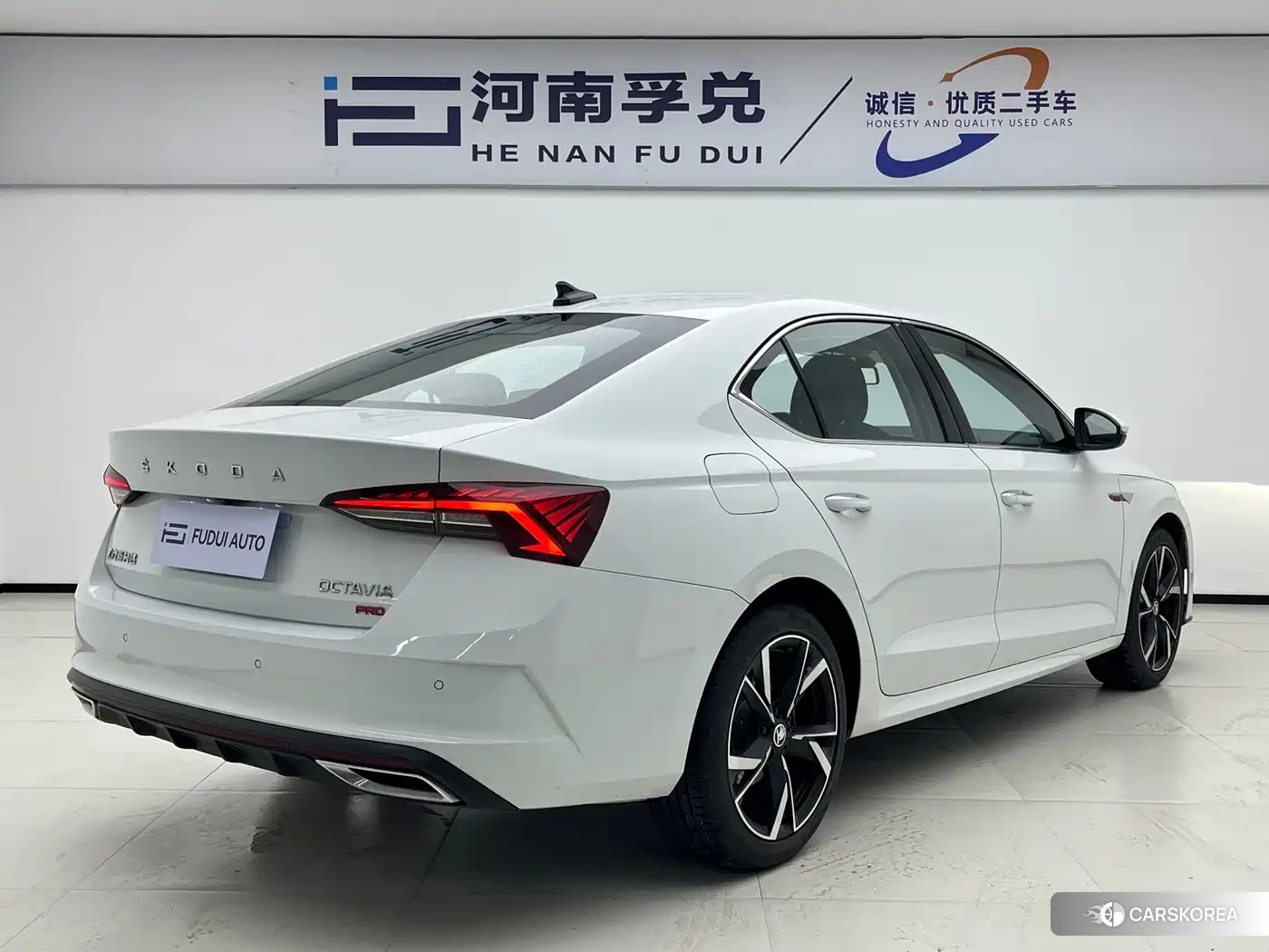 Skoda Octavia 2024 Белый из Китая