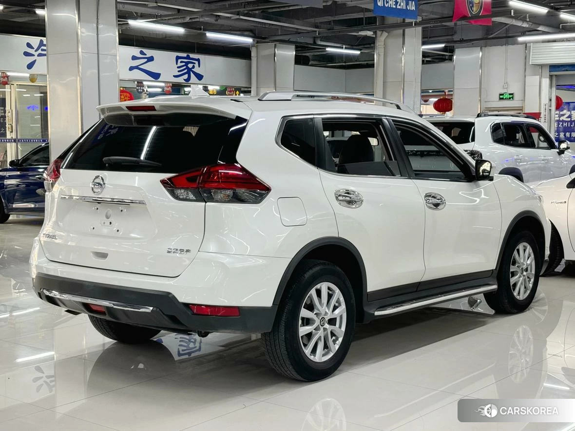 Nissan Qijun 2020 Белый из Китая