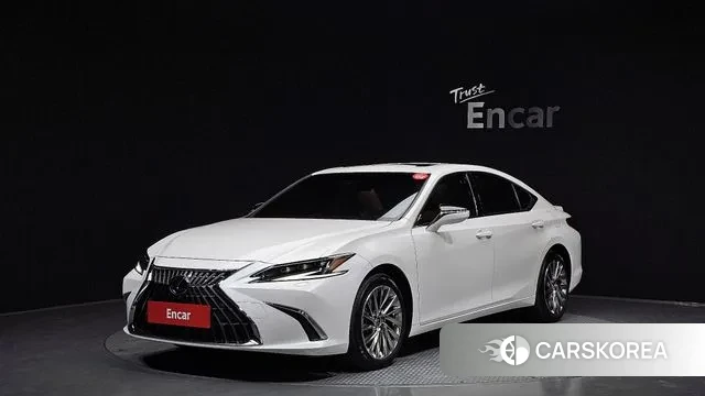Lexus ES300h 7th generation 2024 Белый из Кореи