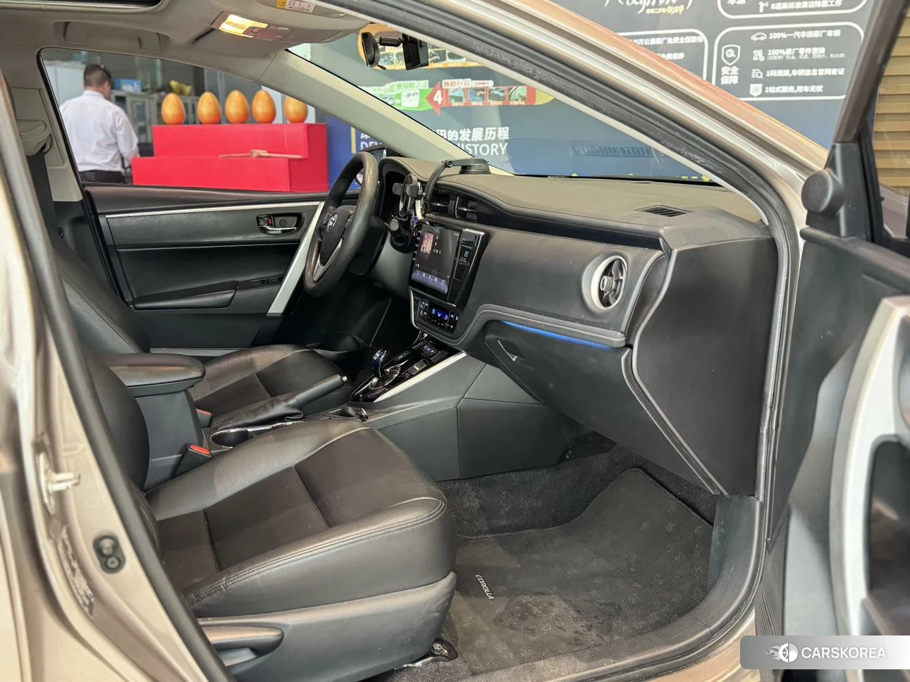 Toyota Corolla dual engine E+ 2019 Шампань из Китая