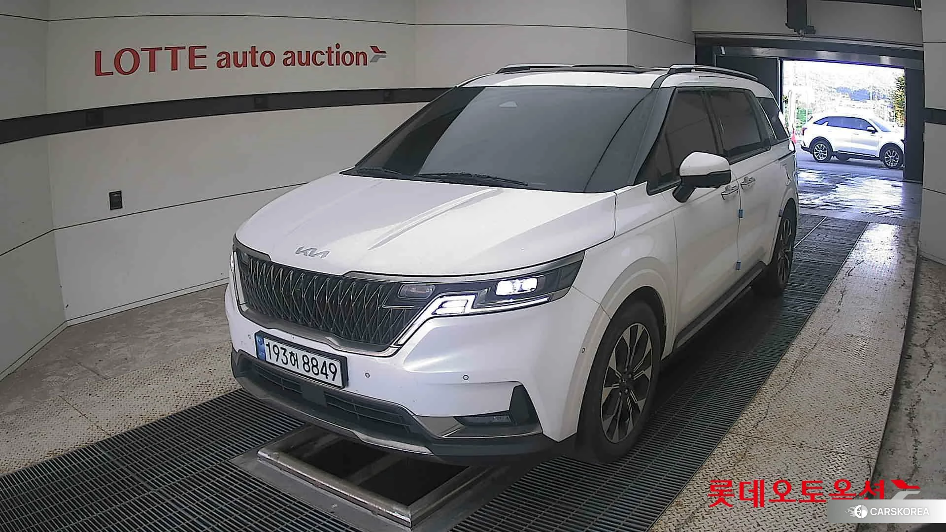 Kia Carnival 2023 Snow White Pearl (optional) из Кореи