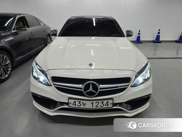 Mercedes-Benz C-Class W205 2018 Белый из Кореи