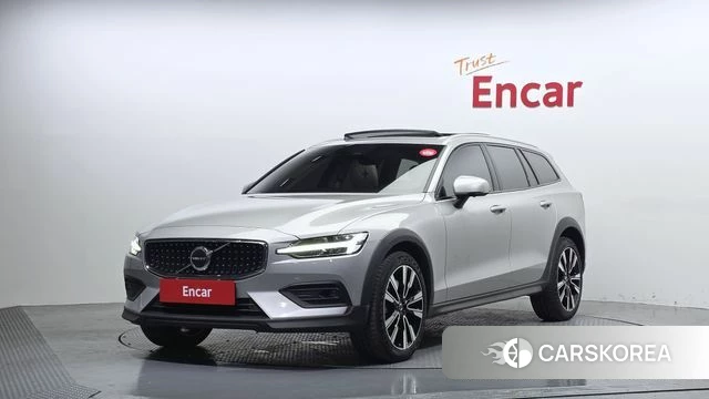 Volvo V60 Cross-Country 2nd Generation 2022 Серебристо-серый из Кореи
