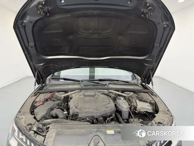 Audi A4L 2022 Темно-серый из Китая