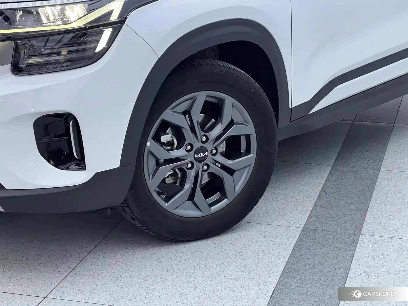 Kia Seltos 2023 Белый из Китая